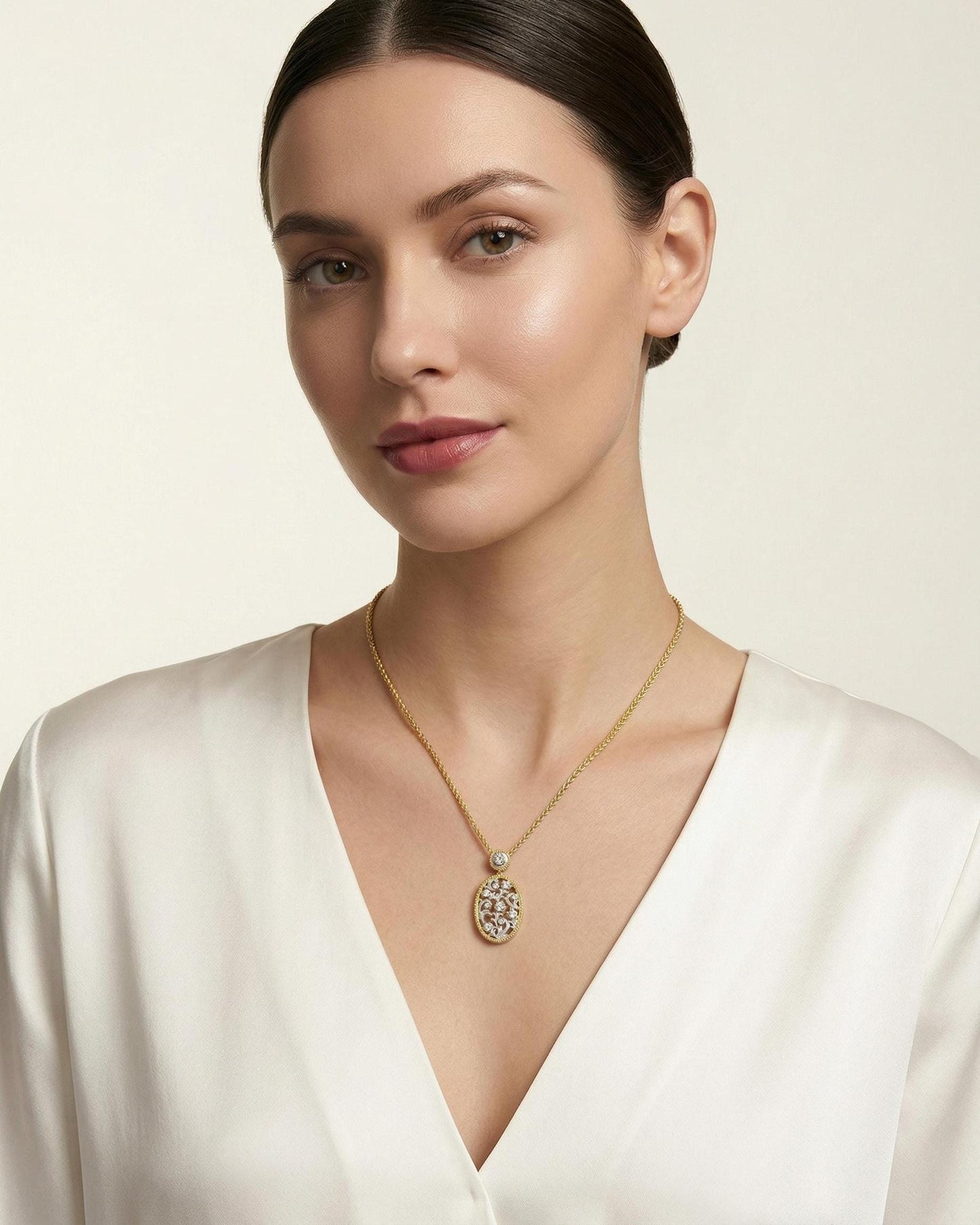 Theiaura Verdelle Oval Pendant Necklace - THEIAURA&CO.