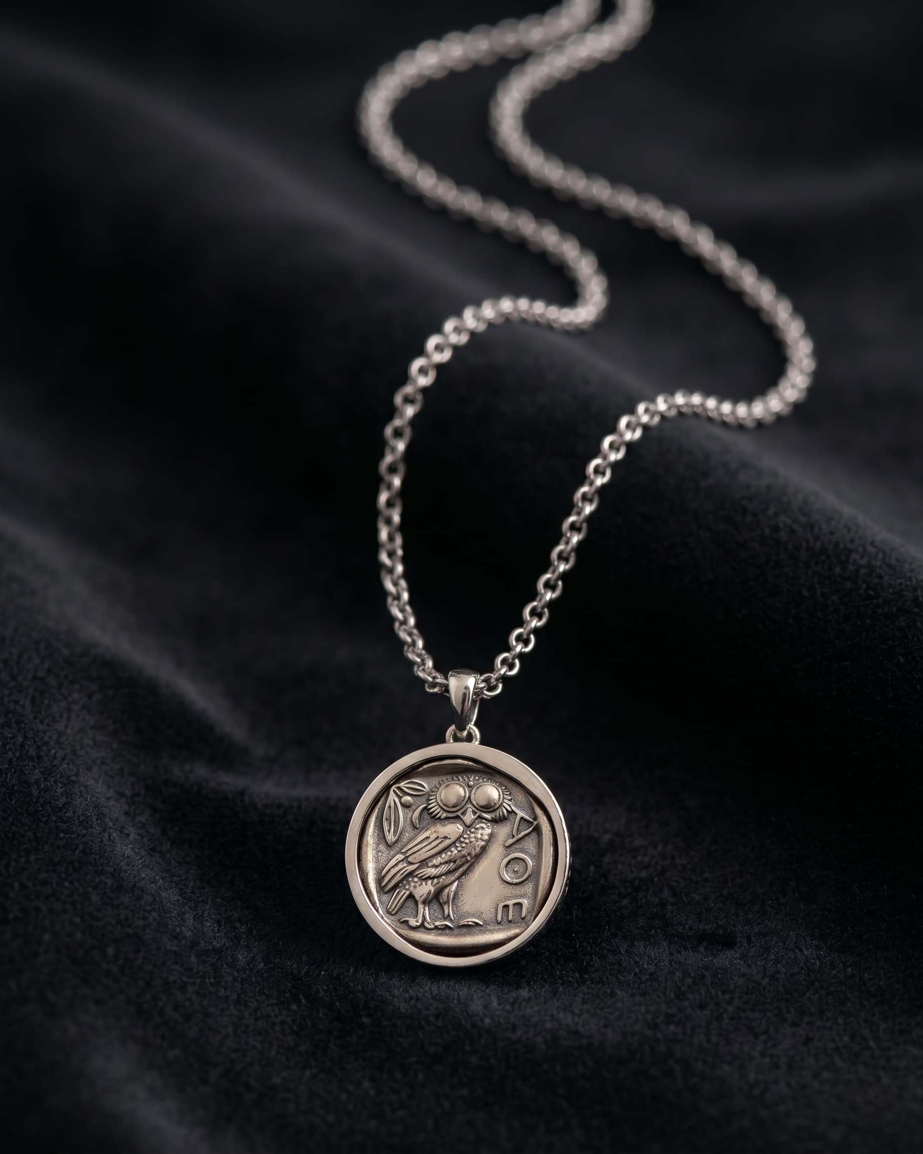 Theiaura Vitality Medallion Pendant Necklace - THEIAURA & CO.