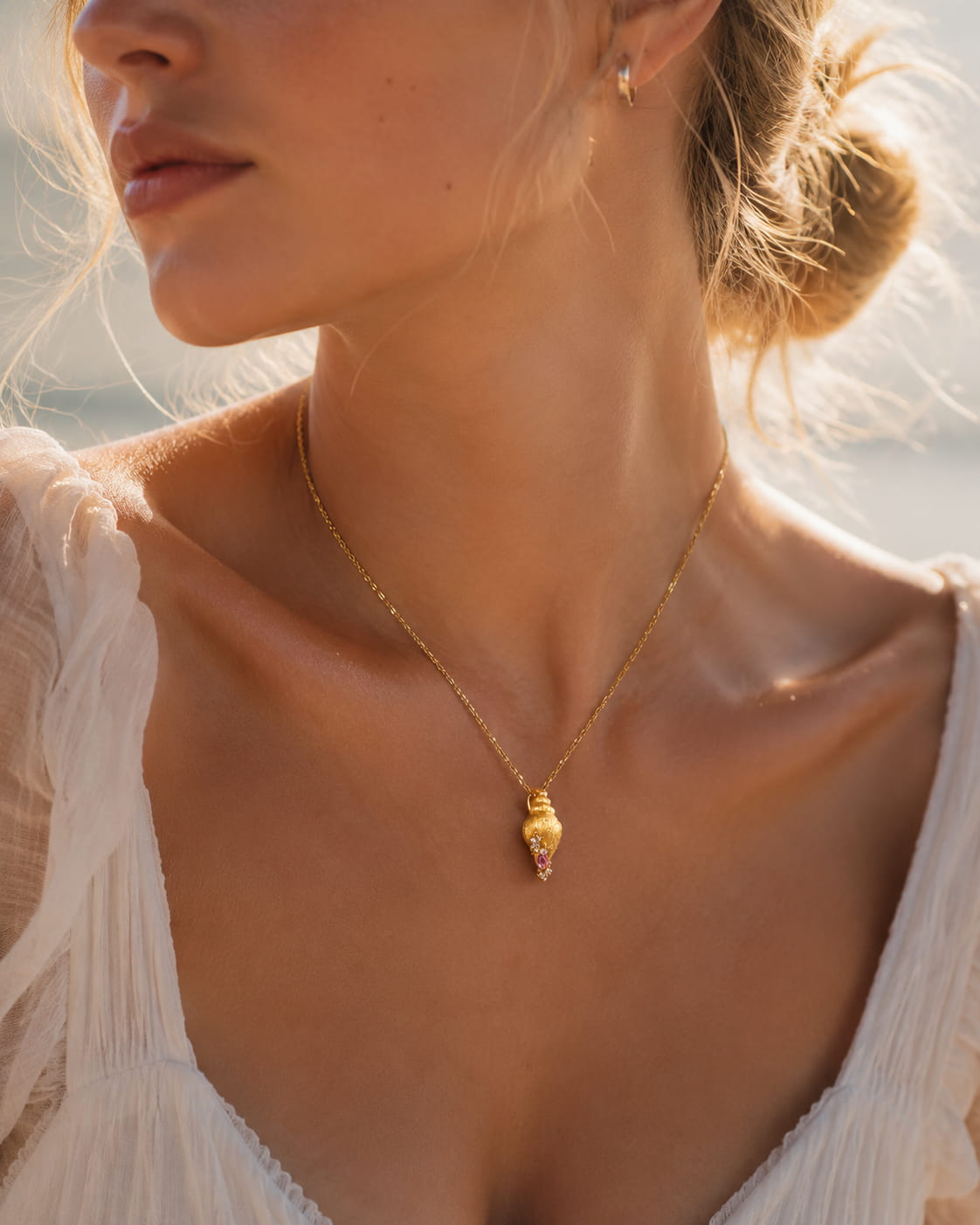 Theiaura Golden Tide Conch Pendant Necklace