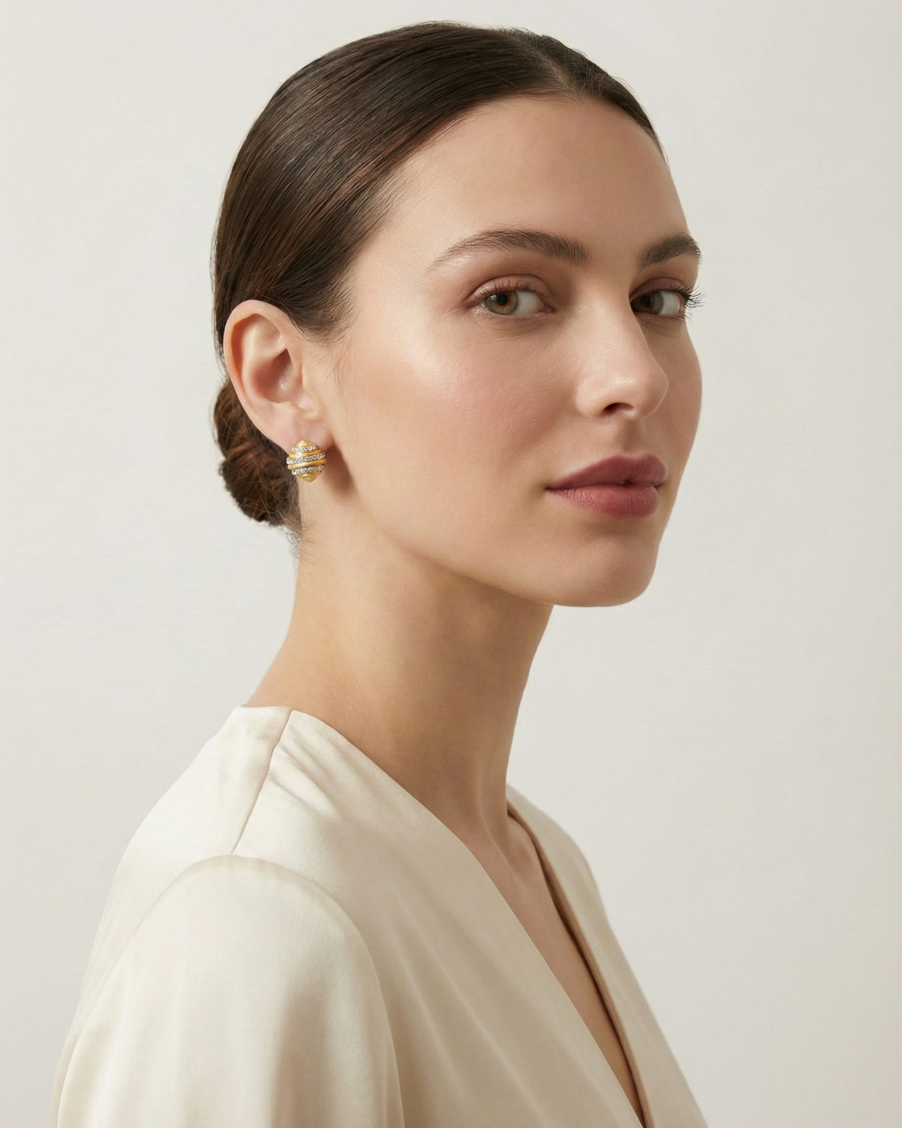 Theiaura Lumière Croissant Stud Earrings - THEIAURA&CO.