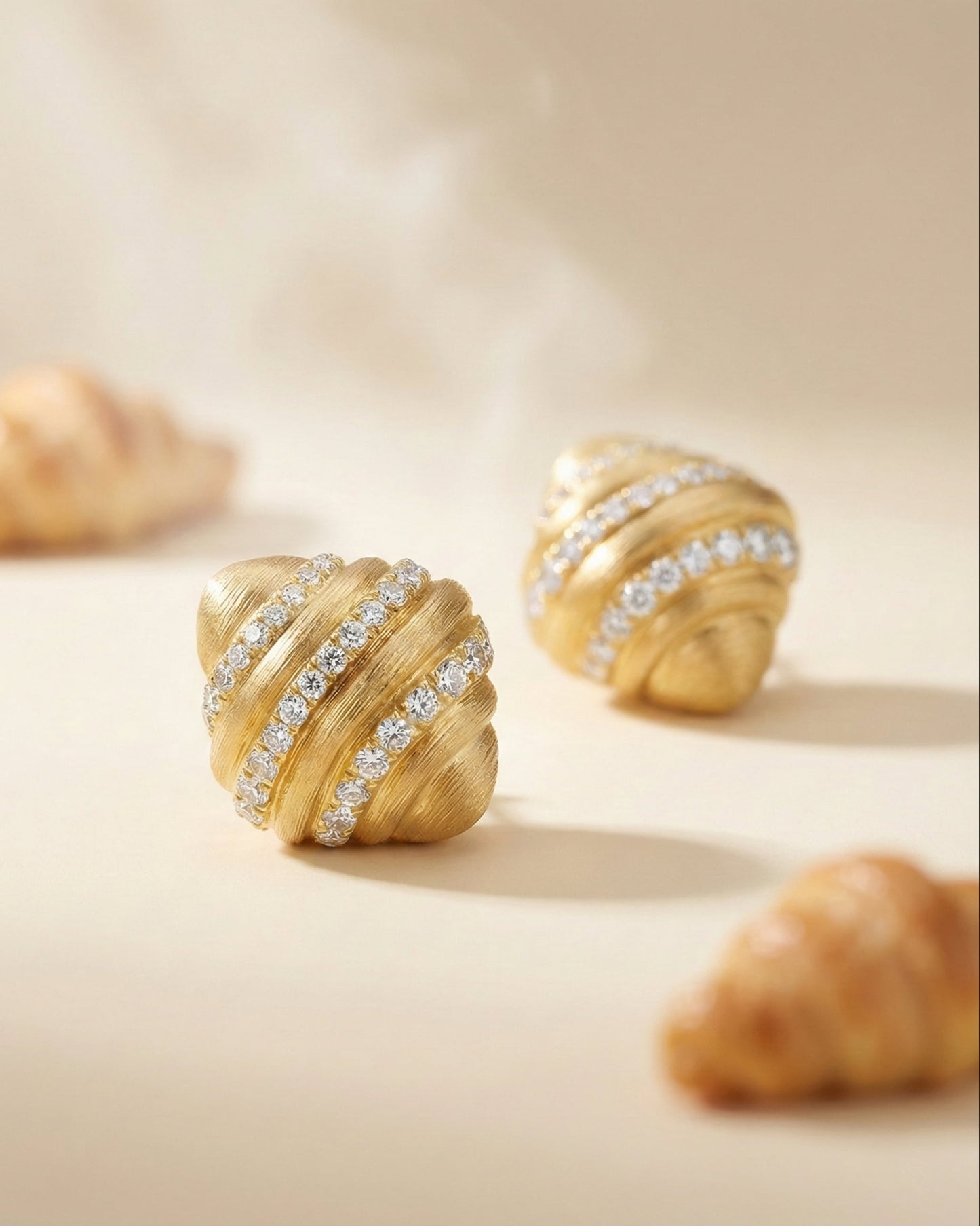 Theiaura Lumière Croissant Stud Earrings - THEIAURA&CO.