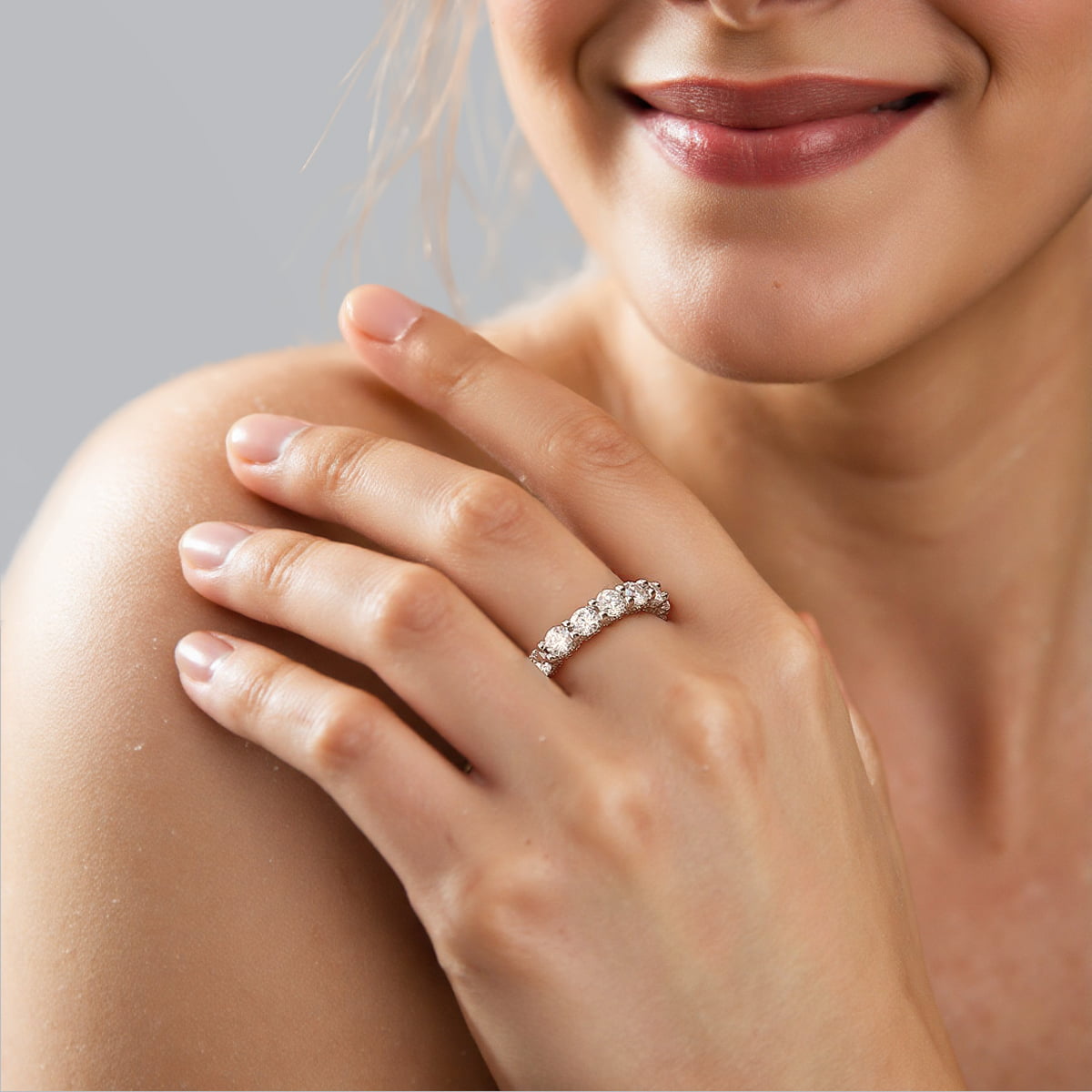 Theiaura Pavé Moissanite Ring (5.5 Ct. Tw.) - THEIAURA&CO.
