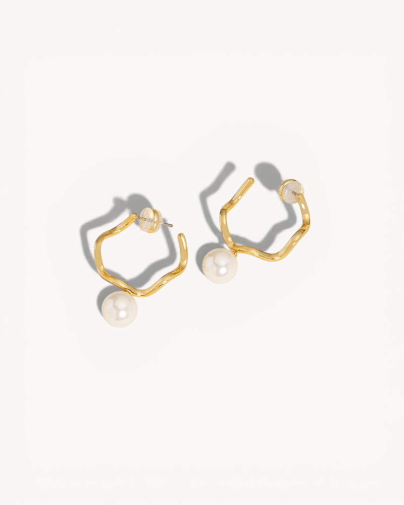 Theiaura Wave Pearl Hoop Earrings - THEIAURA&CO.
